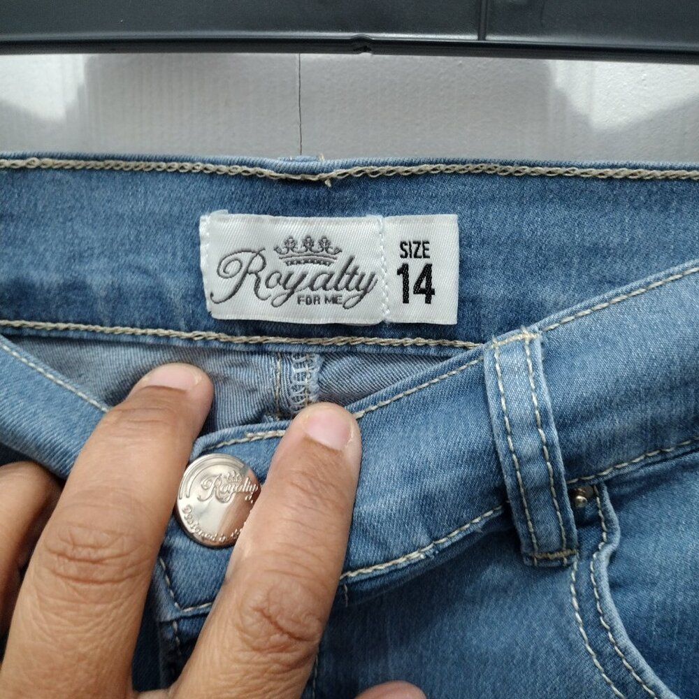 Royalty For Me Embroidered Denim Shorts Women’s Size 14 Blue Stretch Floral Casu - Picture 8 of 10